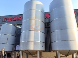 濟南中釀30到50噸啤酒廠(chǎng)設備清酒罐